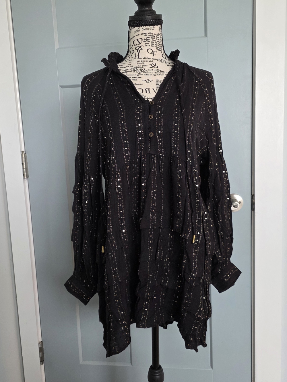 Anthropologie Quinn Black Gold Sequin Metallic Stripe Ruffle Tunic Blouse XS